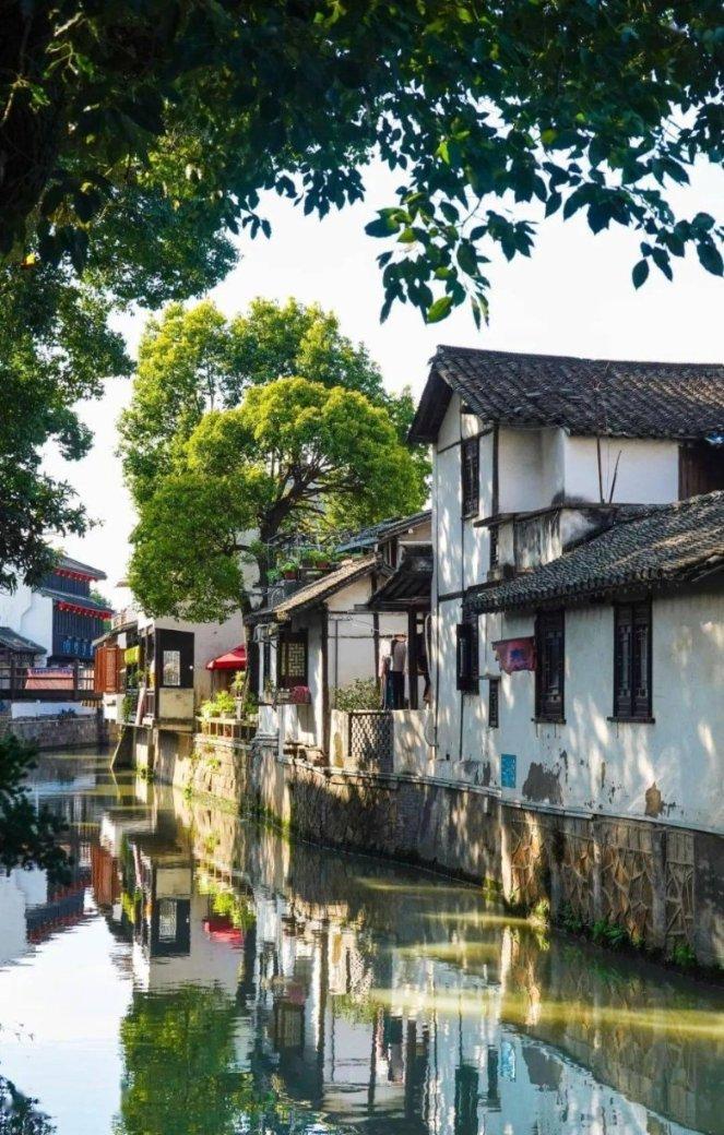 外盘头条:AI热潮推动微软市值站上3万亿美元 欧蓝筹股指数触及23年高点 加央行维持利率不变暗示加息已完成